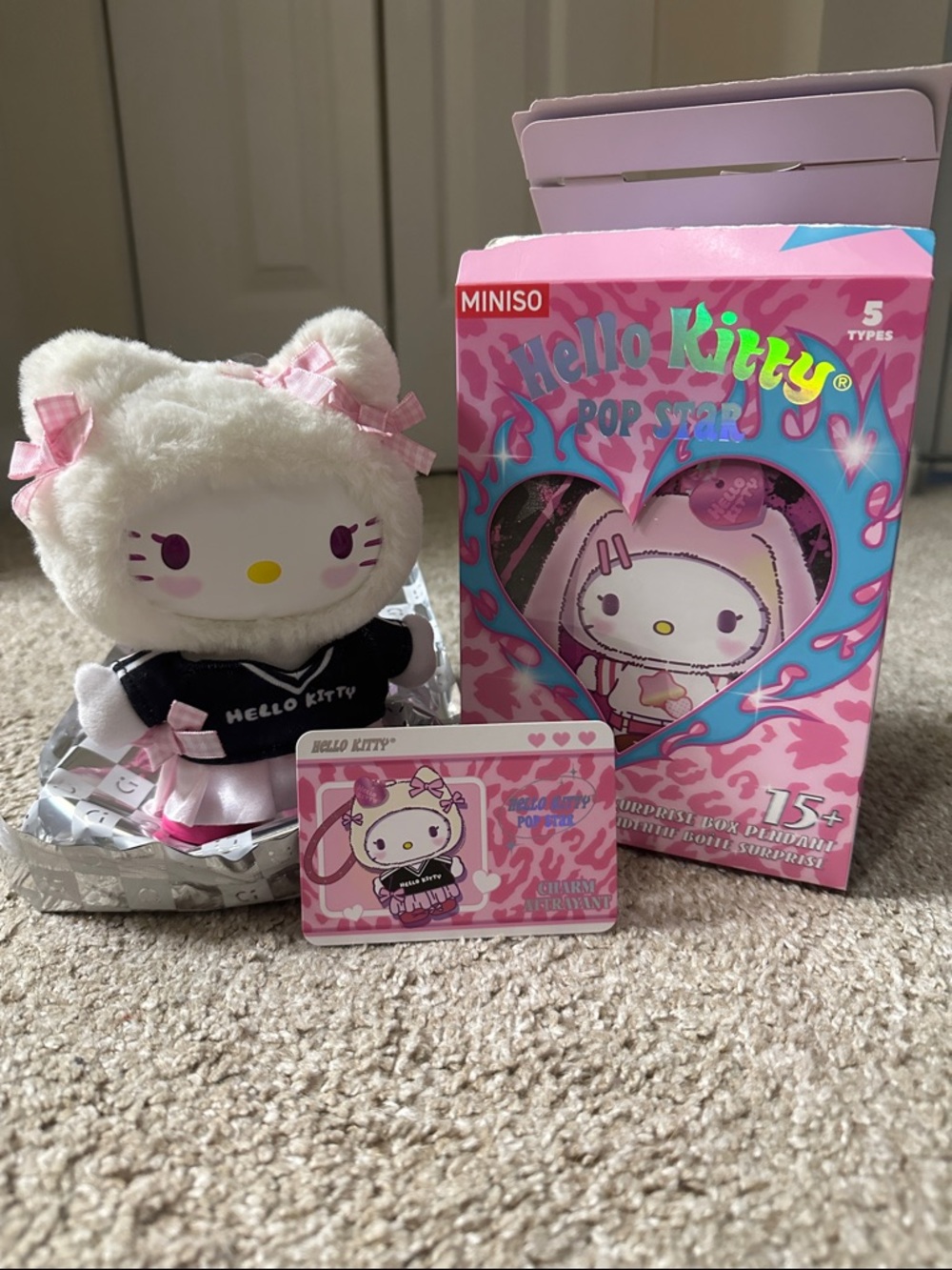 Hello Kitty Pop Star by Miniso: CHARM ATTRAYANT